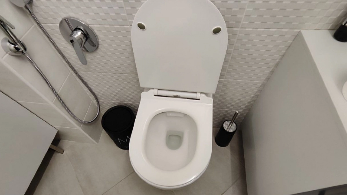 Почему нельзя оставлять открытой крышку унитаза. Запомните раз и на всю жизнь