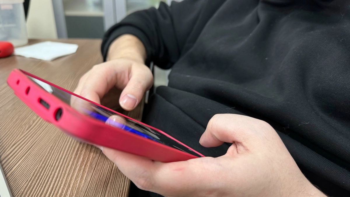 В Иркутской области пенсионер перевёл мошенникам 200 тысяч рублей для продления СИМ-карты