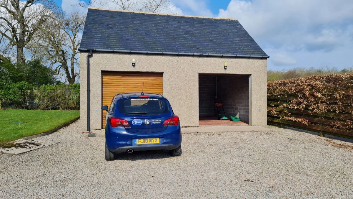 Бетон и асфальт не нужны: два дешёвых способа обустроить въезд к дому