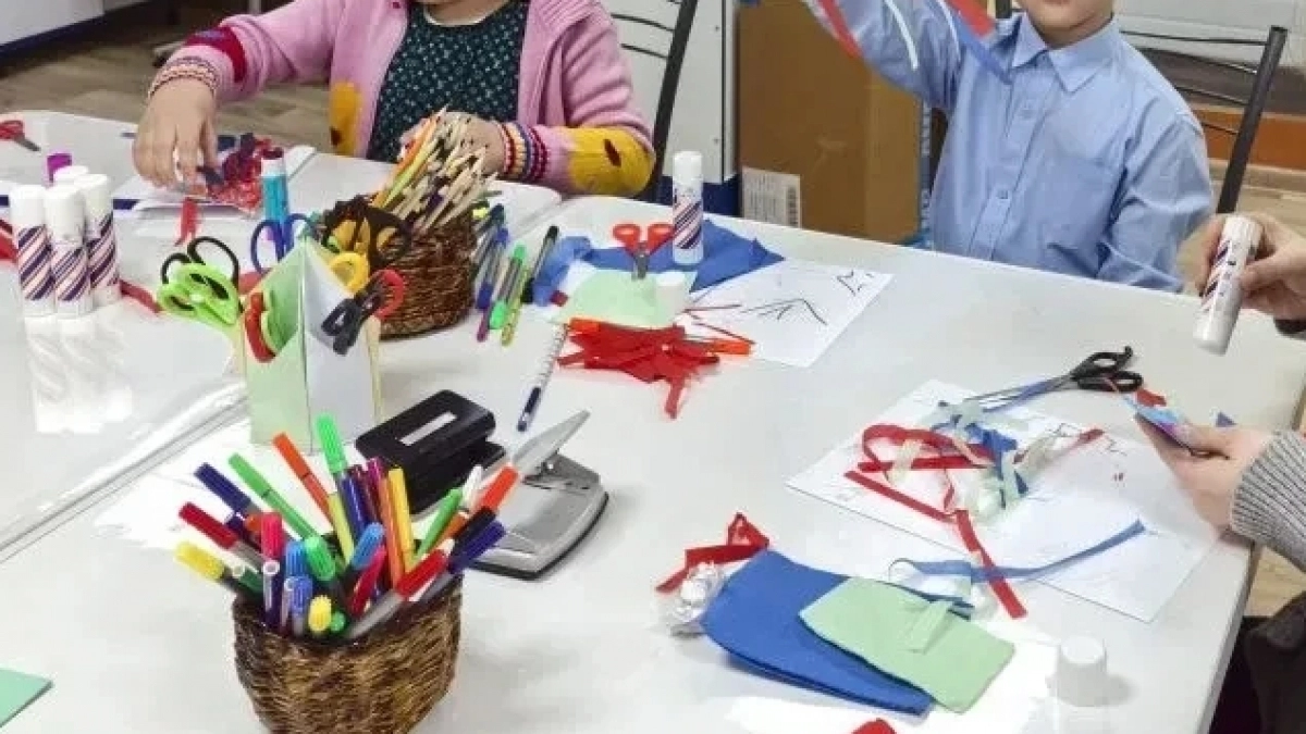 В Усолье-Сибирском дети и взрослые мастерили ракеты и пасхальные сувениры