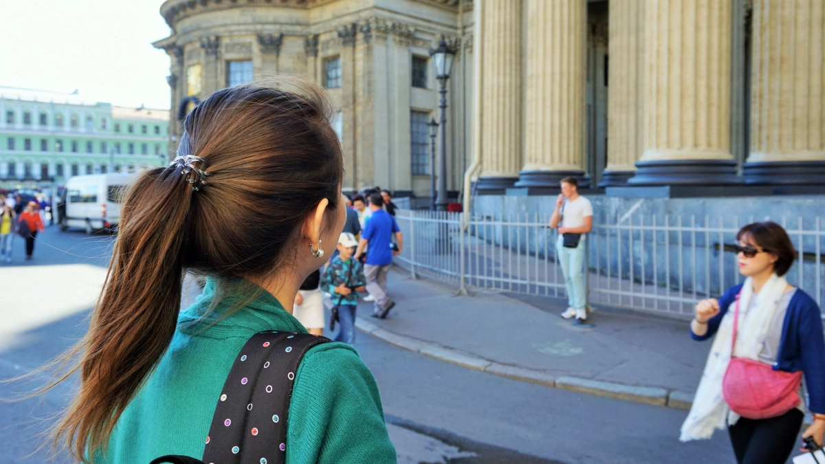 Одна фраза при встрече с хамом — и человек прикусит язык: психологический трюк, действующий в ту же секунду
