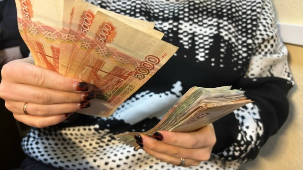 В Иркутской области некоторые категории граждан получат майские пенсии и пособия досрочно