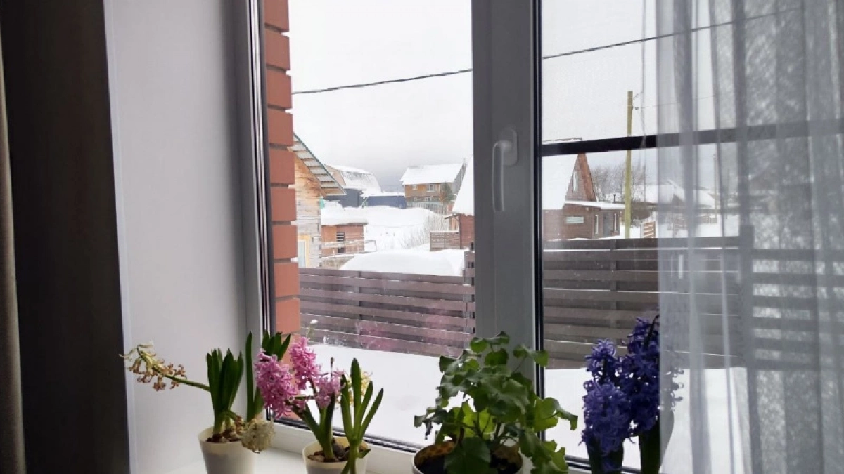 Весной смешиваю 2 ложки в воду и протираю окна – результат прозрачнее бриллианта: оценят даже самые ленивые