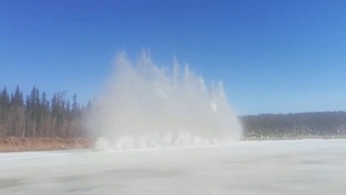 В Иркутской области подрывают лёд на Нижней Тунгуске, чтобы обезопасить жителей от надвигающегося паводка