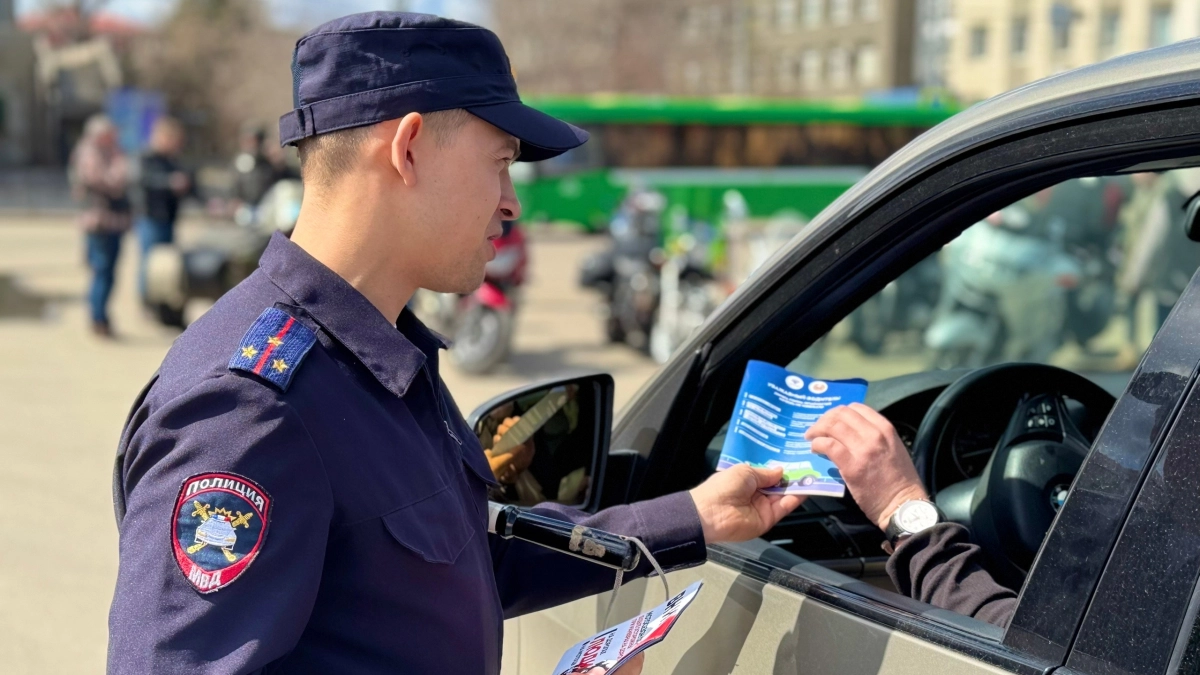 В Иркутской области стартовал мотосезон: сотрудники ГИБДД и байкеры провели профилактическое мероприятие