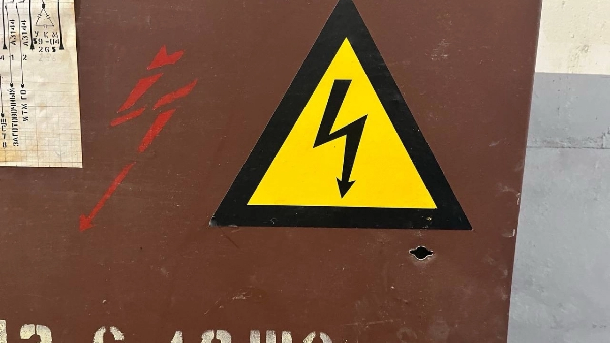 В Иркутской области семилетнего мальчика ударило током при попытке залезть на трансформаторную будку