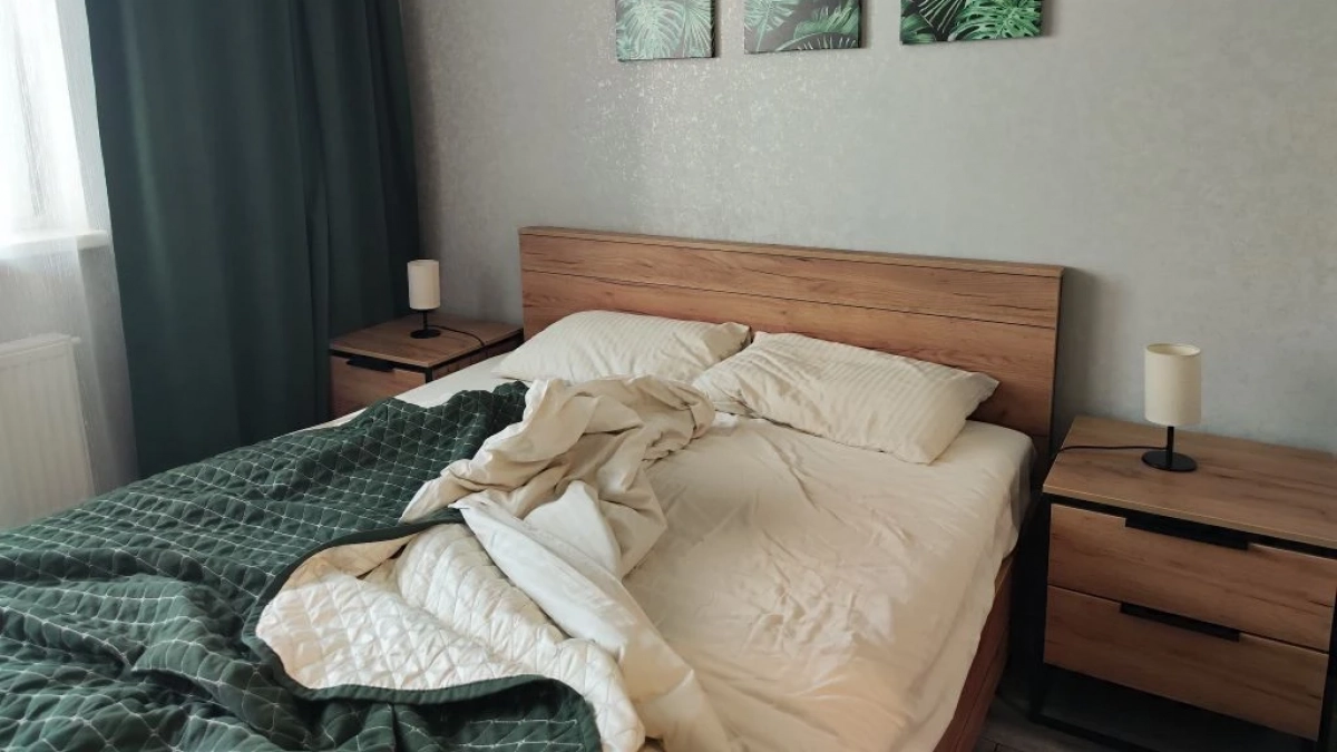 Такое постельное больше не в моде: хитрые хозяйки переходят на этот материал — он лучше хлопка, сатина и бязи, и служит дольше