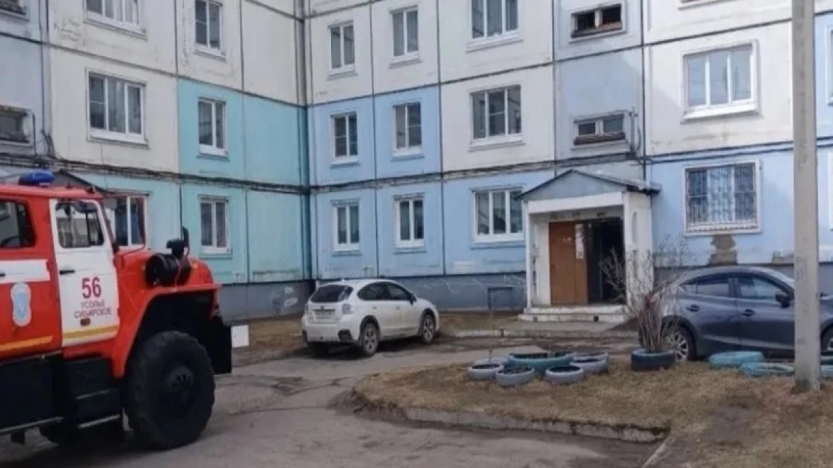 В Усолье-Сибирском при пожаре в многоэтажке спасли трёх человек