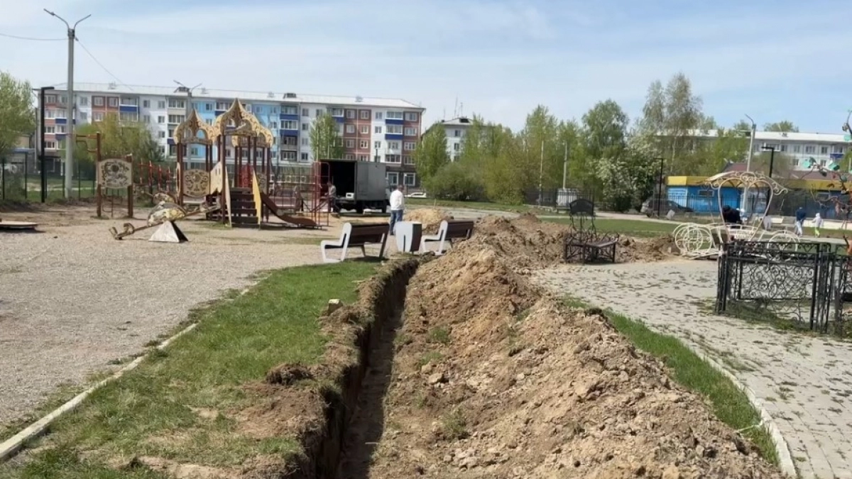 В Усолье-Сибирском подрядчик обновляет парк “Никольский”
