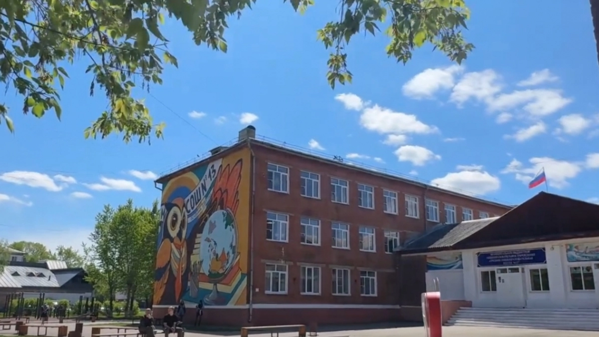 В Усолье строители начали создавать спортплощадки в трёх детсадах и школе