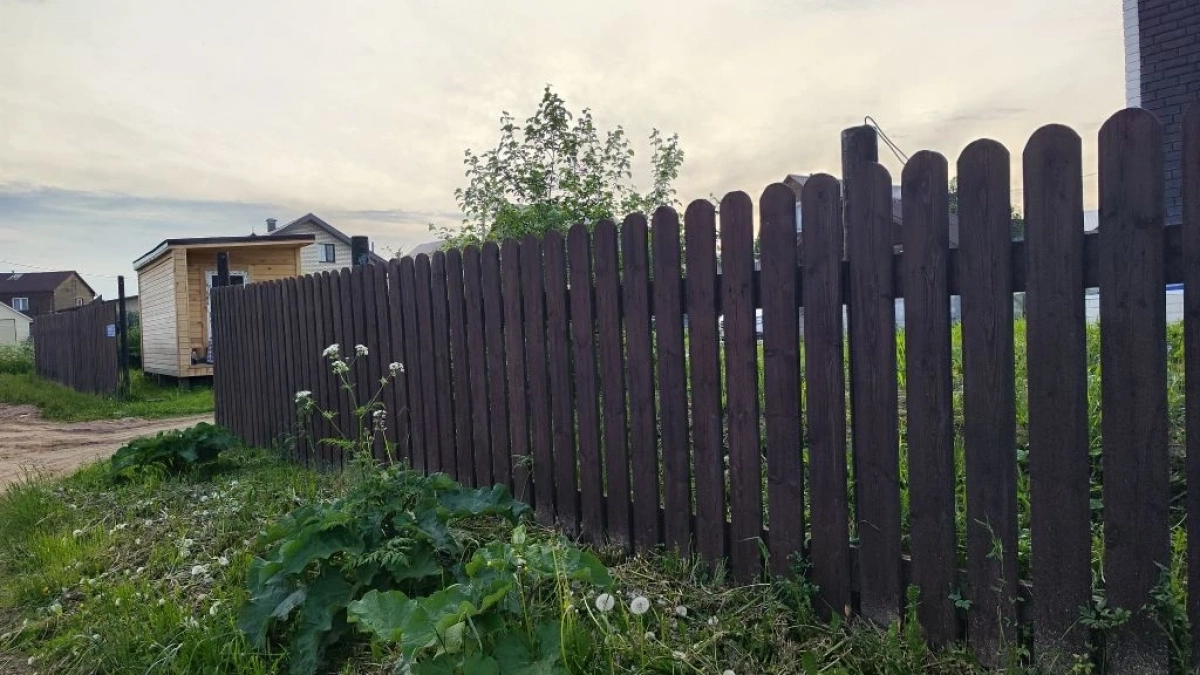 Столбы для забора на века — без капли бетона: 3 проверенных способа и 1 неожиданный