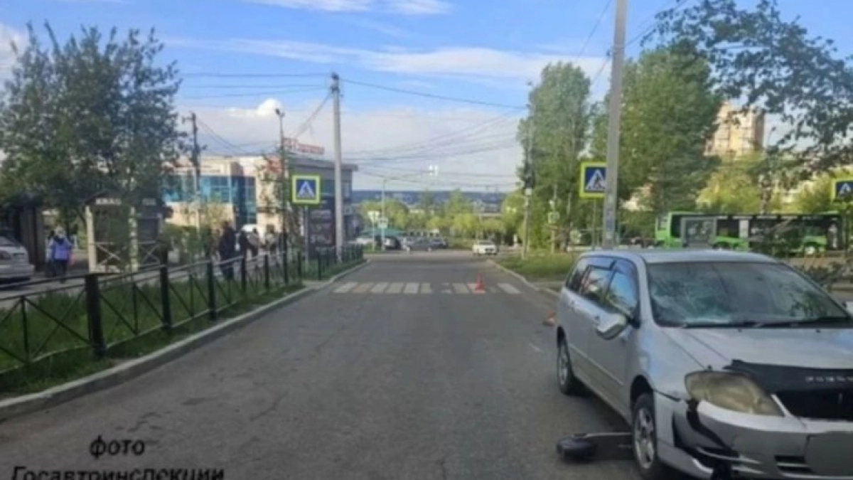 В Иркутской области водитель иномарки наехал на двух школьниц с электросамокатом