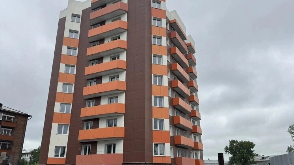 В городе Иркутской области достраивают 47-квартирный дом для переселенцев