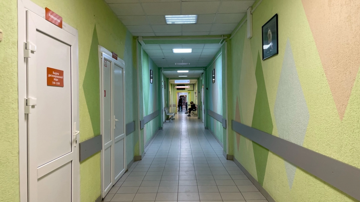 Медиков Усолья-Сибирского наградили в преддверии профессионального праздника