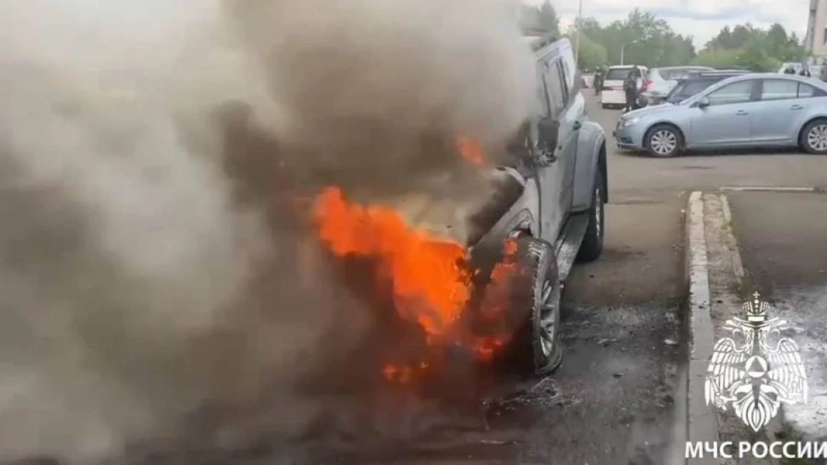 В Иркутской области вспыхнул внедорожник