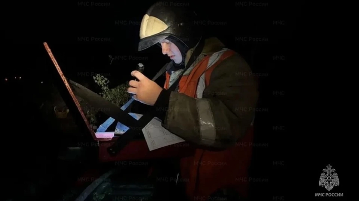 Житель Иркутской области спасся из горящего дома через окно