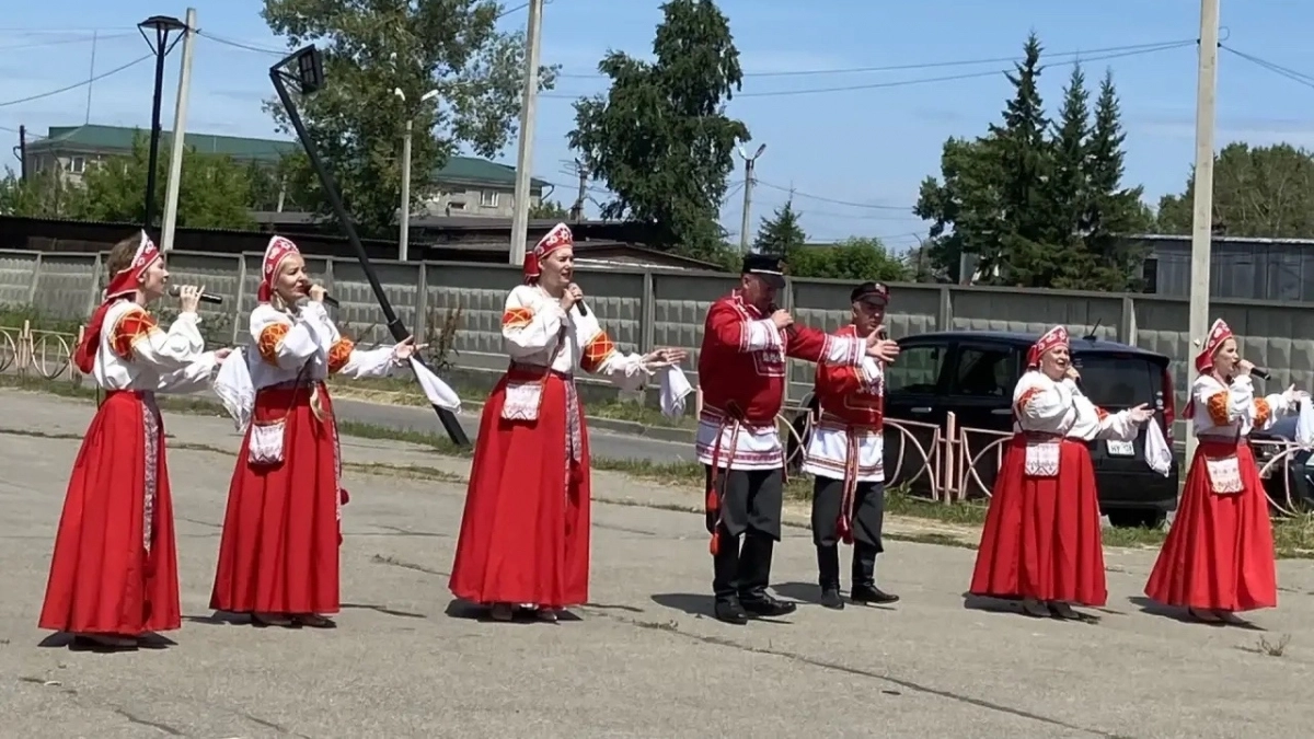 В Усолье прошли ярмарочные гуляния с мастер-классом по валянию валенок