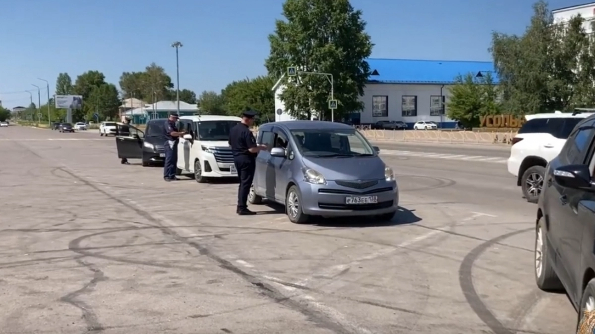В Усолье-Сибирском автоинспекторы проверили водителей на дорогах