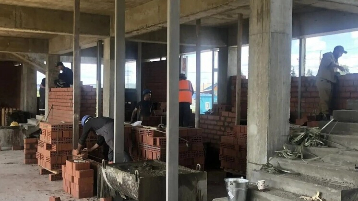 В поселке Иркутской области полным ходом идет стройка детского сада на 90 мест