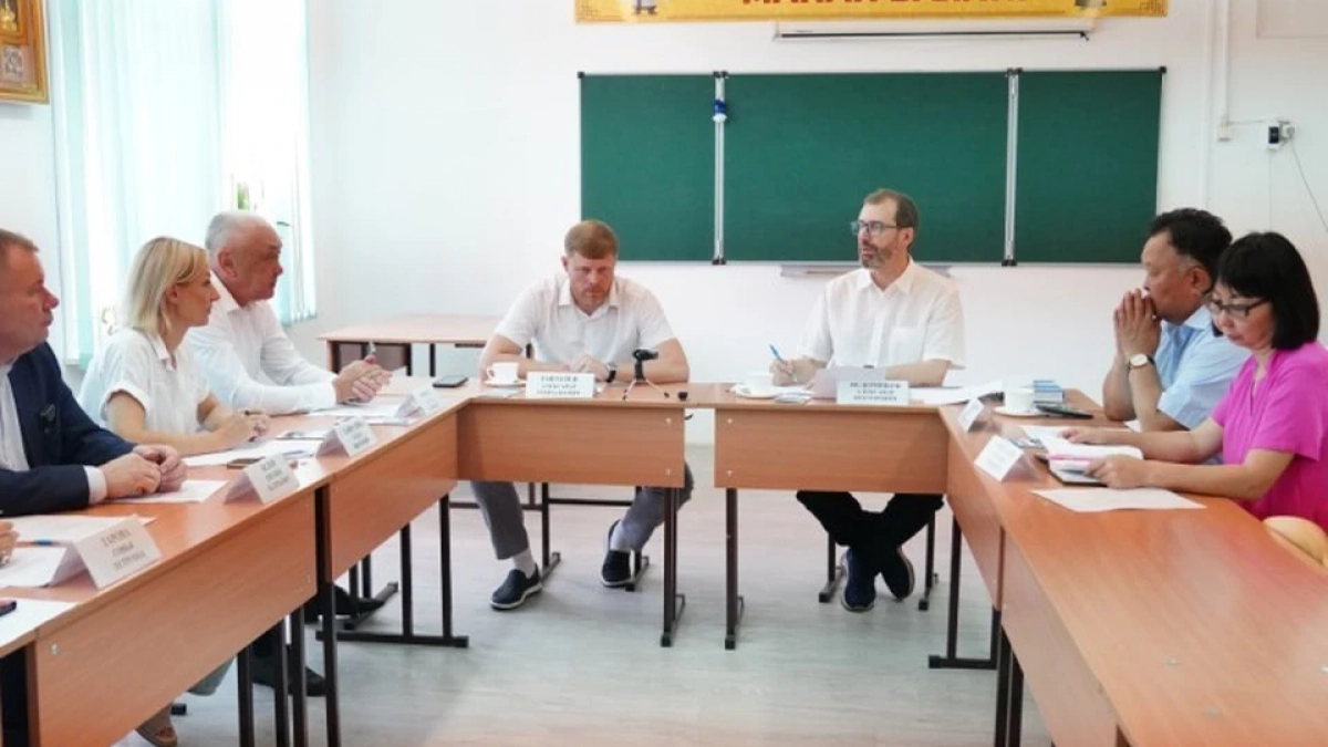 В Иркутской области ищут учителей для бурятских классов