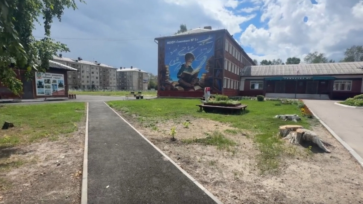 В Усолье-Сибирском благоустроили территории двух гимназий и двор на Розы Люксембург