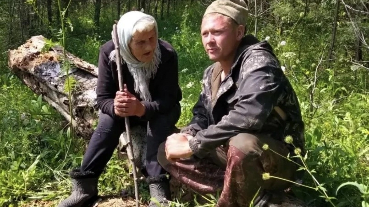 В Иркутской области полицейские нашли 88-летнюю пенсионерку, заблудившуюся в тайге во время сбора клубники