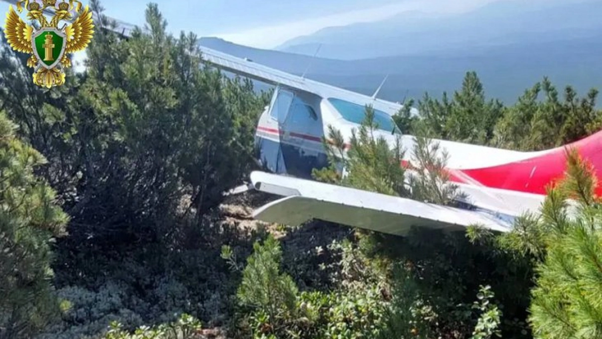 Пилоты Cessna 182 рассказали о вынужденной посадке в тайге Иркутской области