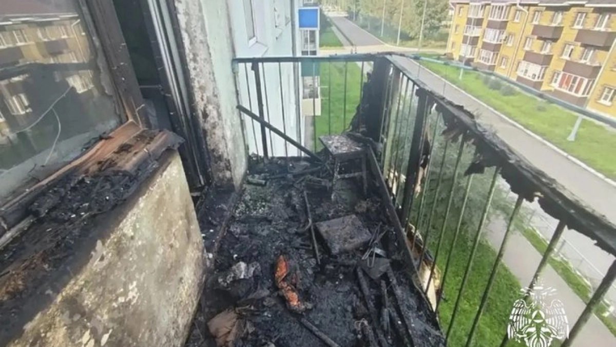 В Иркутской области окурок с верхнего этажа вызвал пожар на балконе