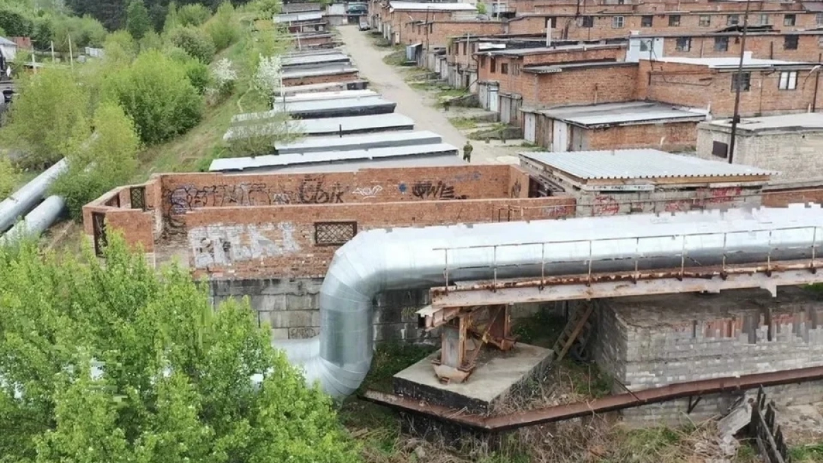 В Иркутской области снесли гараж над трубой с кипятком
