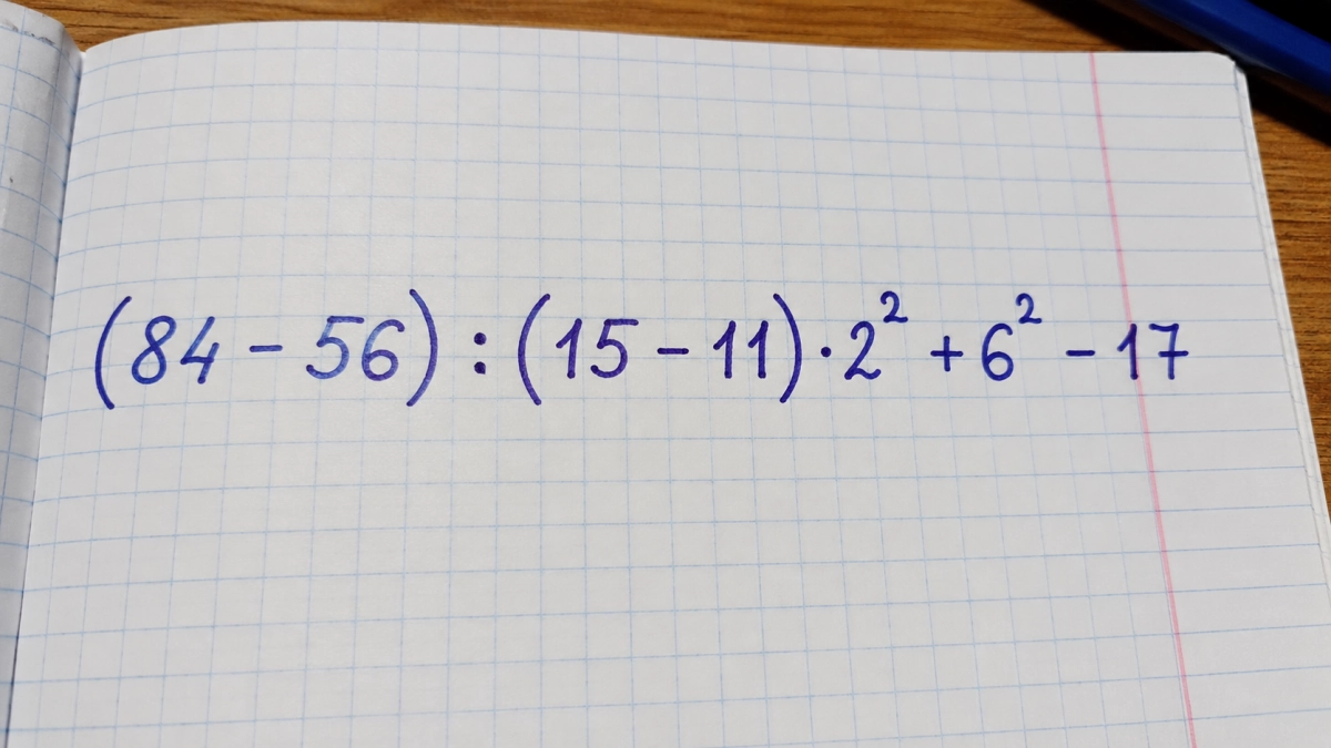 Мозги ещё помнят школьные правила? Решите в уме: (84 − 56) : (15 − 11) · 2² + 6² − 17 