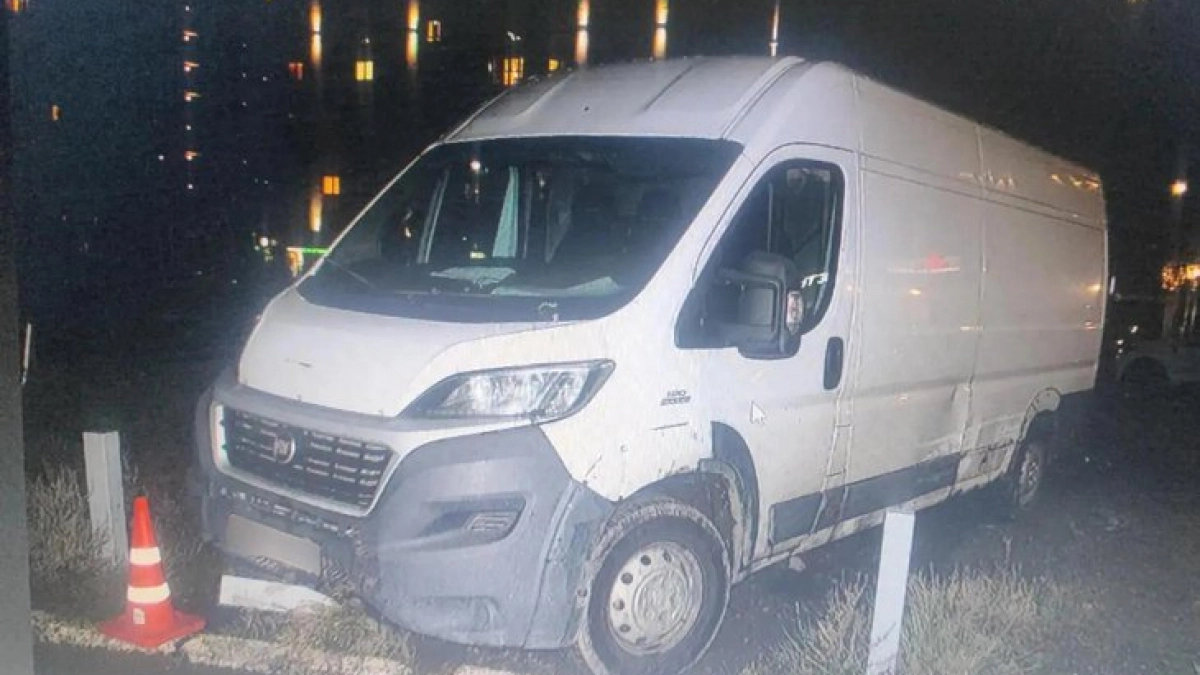 В Иркутской области угонщик микроавтобуса попал в ДТП два раза подряд