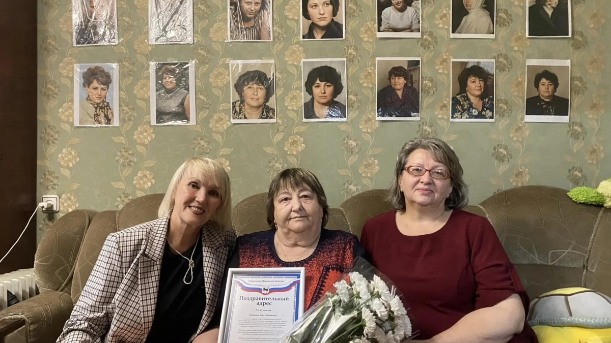 Жительница Усольского района в день своего 80-летия покорила гостей портретами и стихами