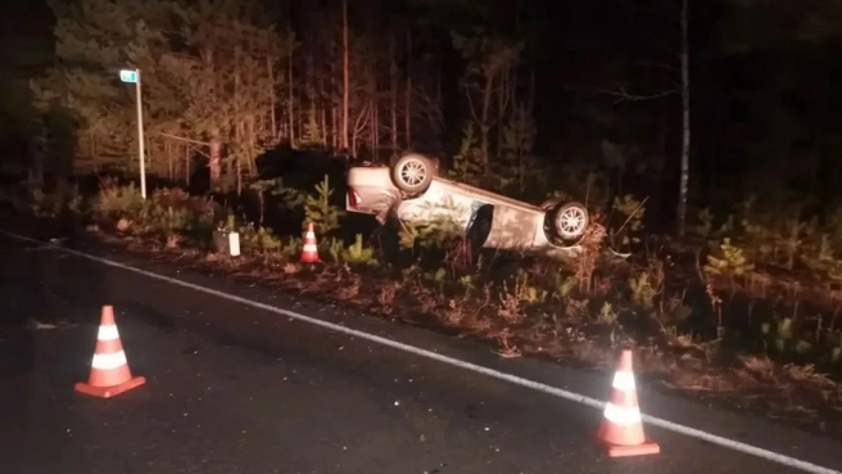 В Иркутской области перевернулась Toyota Camry: 23-летняя пассажирка погибла, ее 8-месячный сын доставлен в больницу