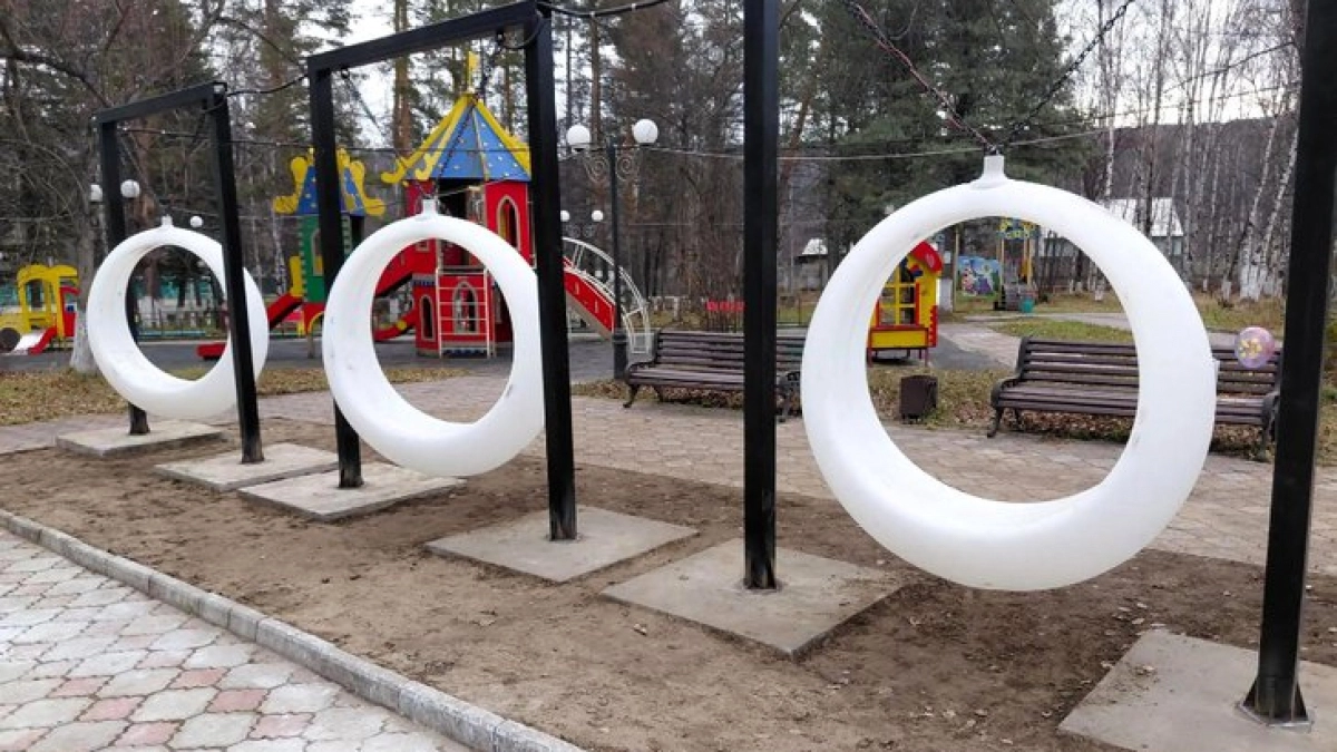 В городе Иркутской области появились светящиеся качели