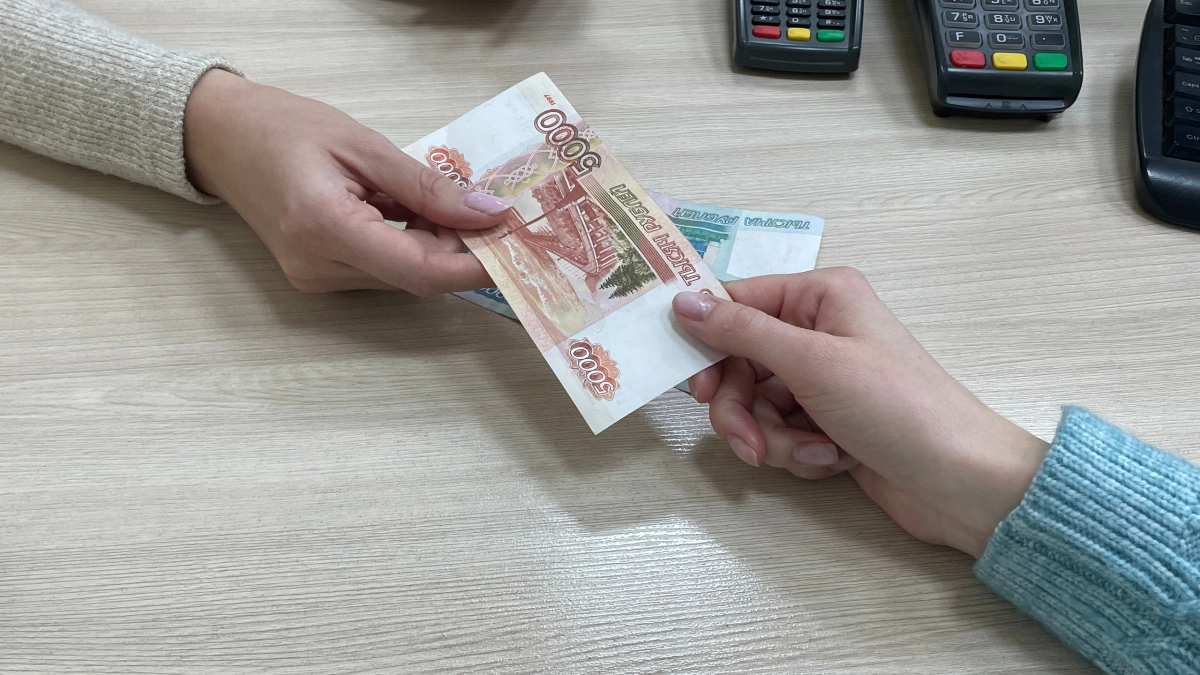 В Иркутской области с экс-руководителя отдела грузовой компании взыскали миллион рублей