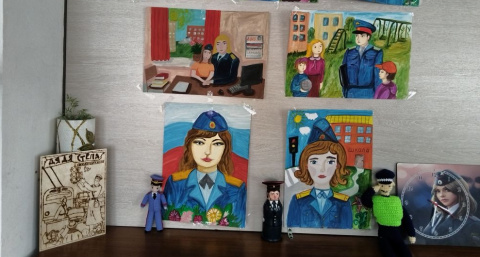 Юные художники Усолья показали работу инспекторов ПДН в рисунках