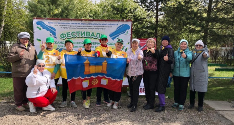 Пенсионерки зажгли на фестивале скандинавской ходьбы в Иркутской облати