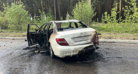 В Иркутской области "Мерседес" вспыхнул после столкновения