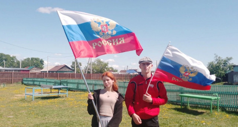 Патриотический флешмоб "Флаги России" проходит в Усолье-Сибирском