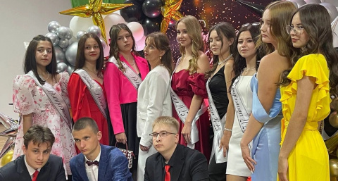 Усольский район чествует выпускников: золотые медали, напутствия и взгляд в будущее
