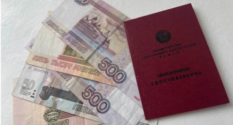 И работающим, и неработающим. Эту сумму зачислят абсолютно всем пенсионерам с 1 августа