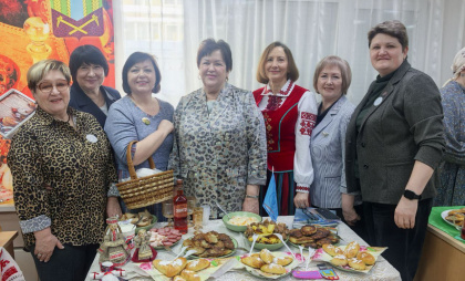 Усольские активистки представили белорусские блюда на гастрономическом фестивале в Иркутске