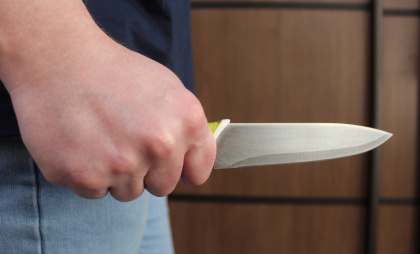 В Усолье племянник нанес дяде более 20 ножевых ранений 